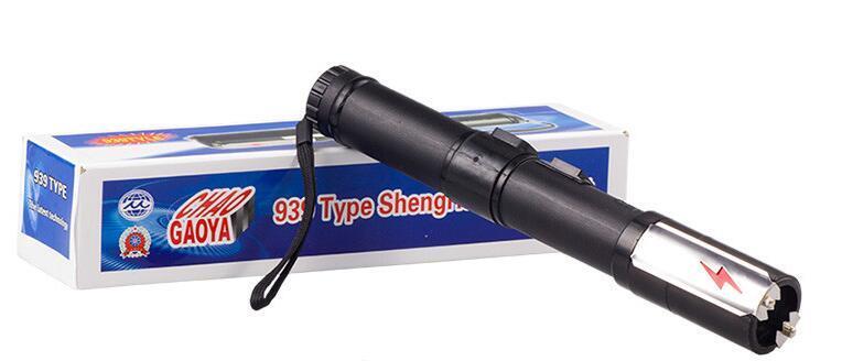 女性如何使用電擊棒防身？